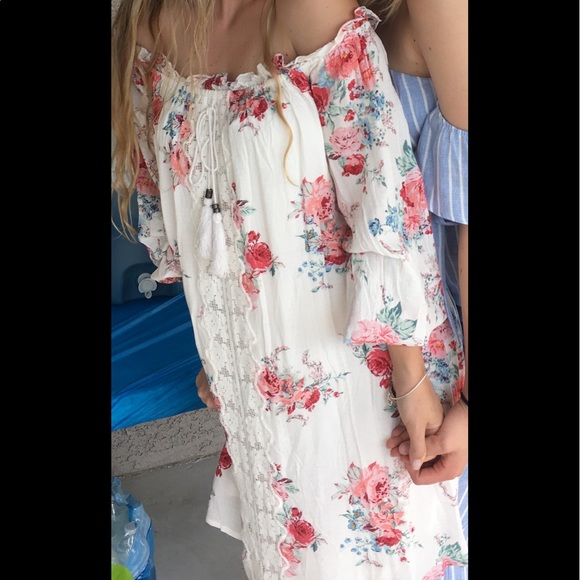 Off the shoulder // Dress• - Picture 4 of 4